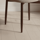 Jídelní židle Japandi taupe s nohou v barvě ořechu, mahagon