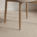 Jídelní židle Japandi taupe s nohou v barvě dubu, mahagon