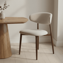 Jídelní židle Japandi  béžová s nohou v barvě ořechu, mahagon