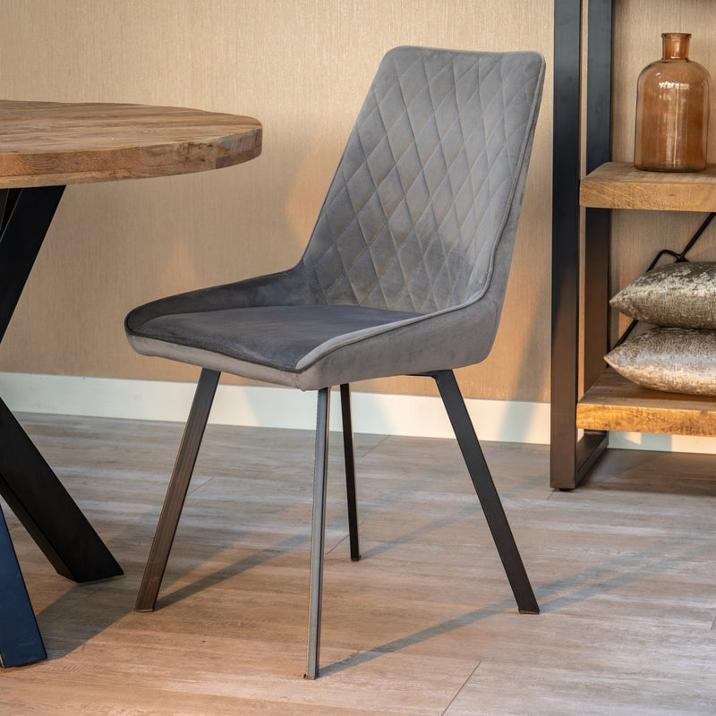 Jídelní židle Reims světle šedá s černou základnou Mahom