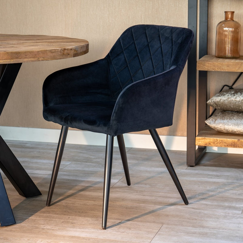 Jídelní židle Nancy černá s černou základnou Mahom