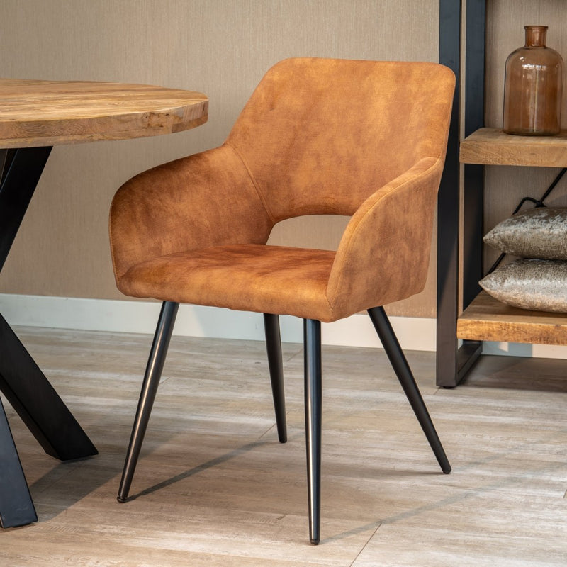 Jídelní židle Nantes Cognac s černou základnou Mahom